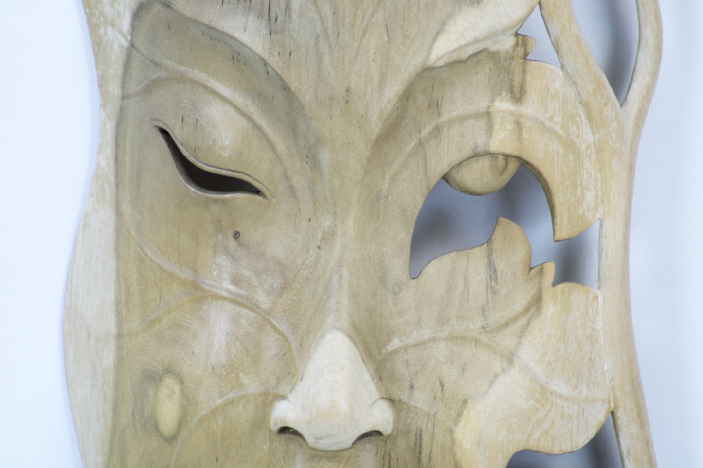 Hand Carved Wood Mask HCM003