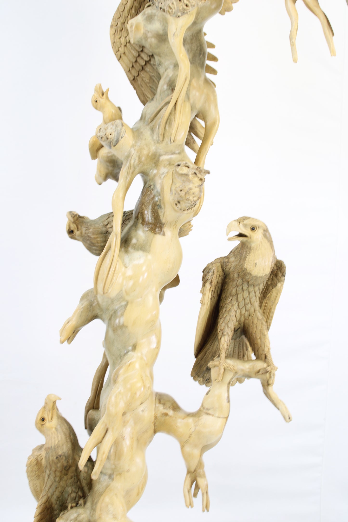 Handcrafted Wooden Wildlife Sculpture SPL031