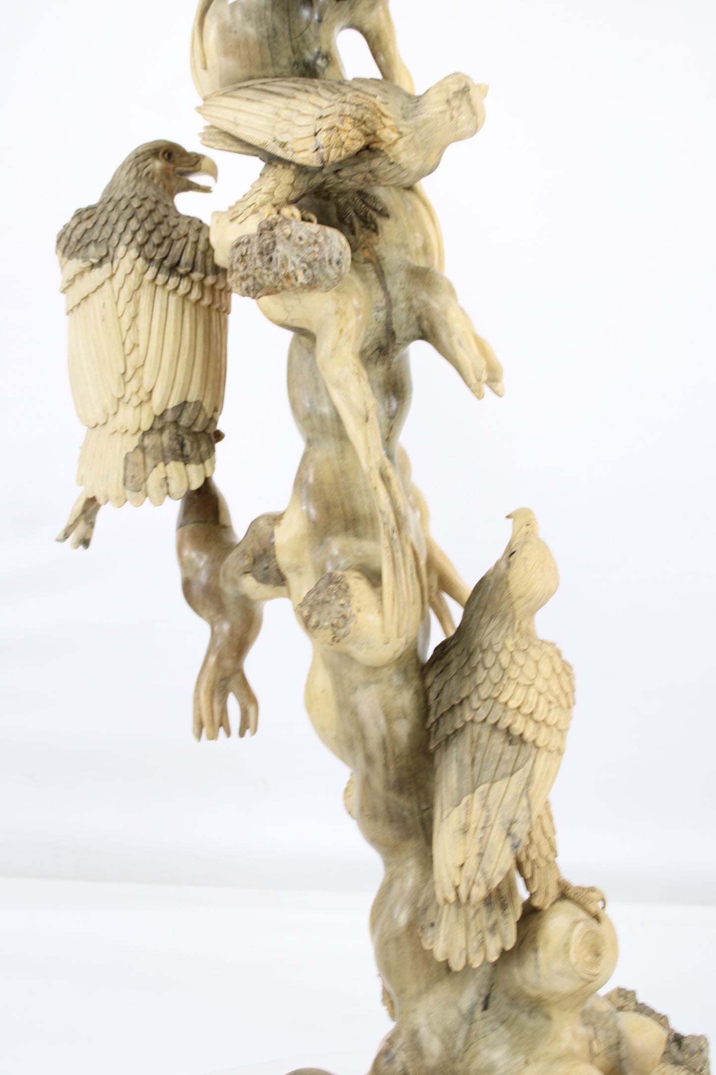 Handcrafted Wooden Wildlife Sculpture SPL031